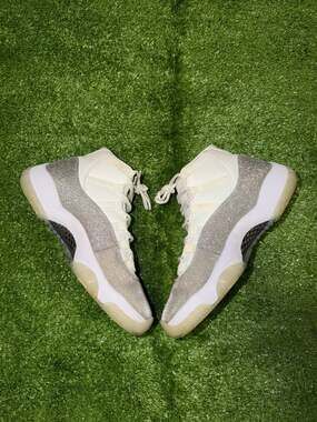 Air Jordan 11 Retro Vast Grey White Metallic Silver Women's Sneaker AR0715-100